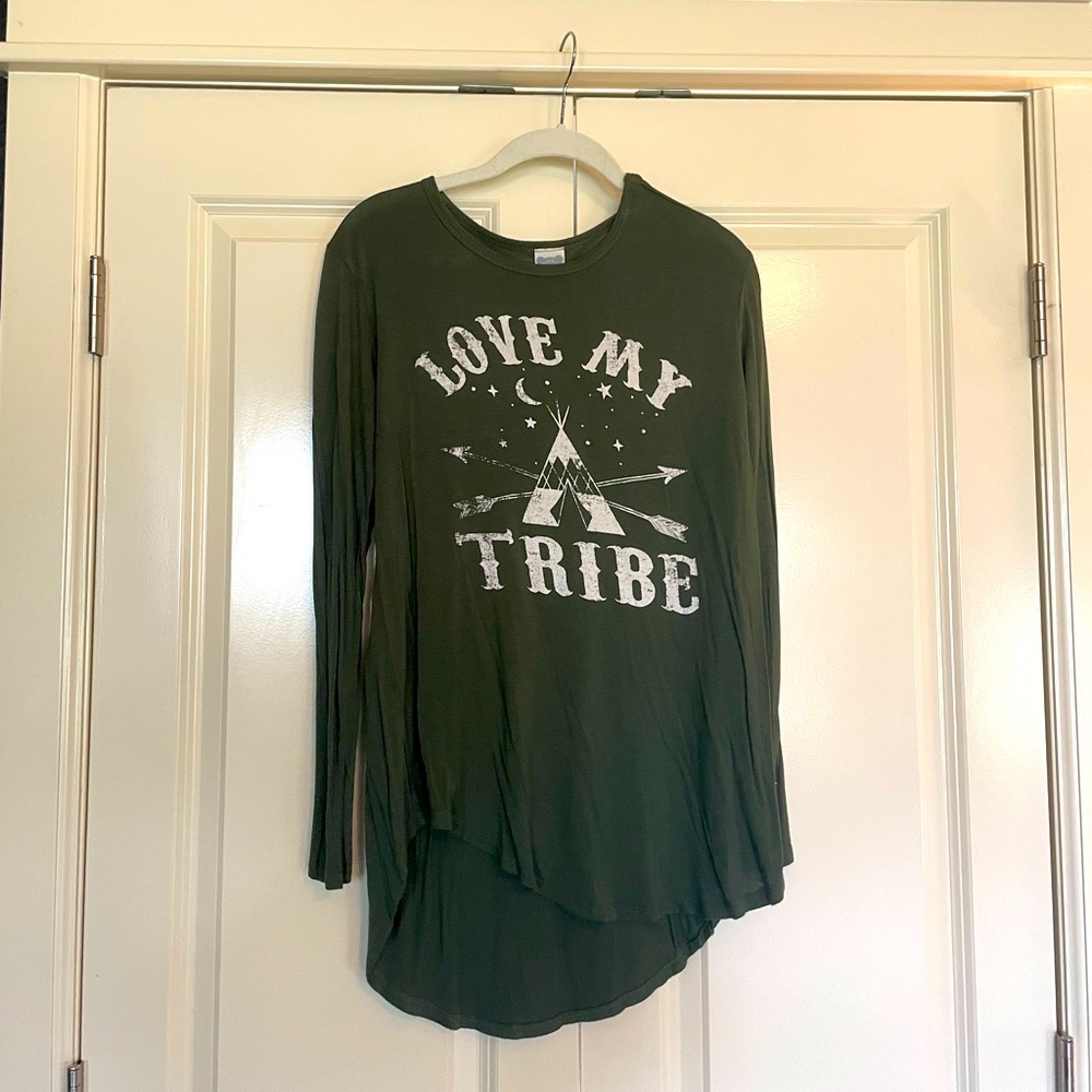 Army green graphic long sleeve T with tulip edge hem